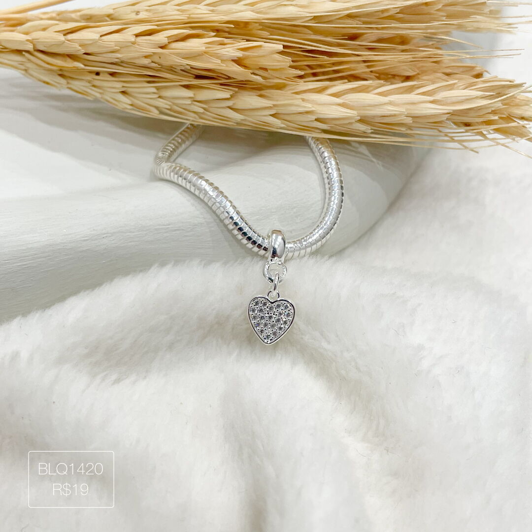 Berloque Coração Cravejado Cristal Prateado